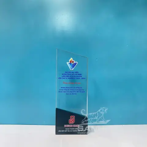 Kỷ niệm chương thủy tinh