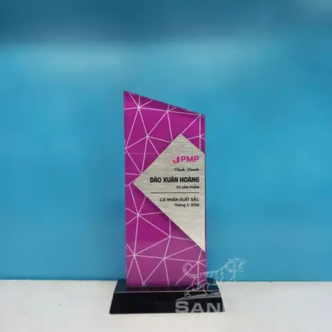 Kỷ niệm chương pha lê