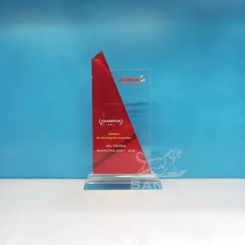 Kỷ niệm chương pha lê