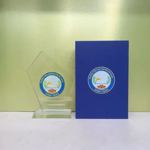 Kỷ niệm chương pha lê